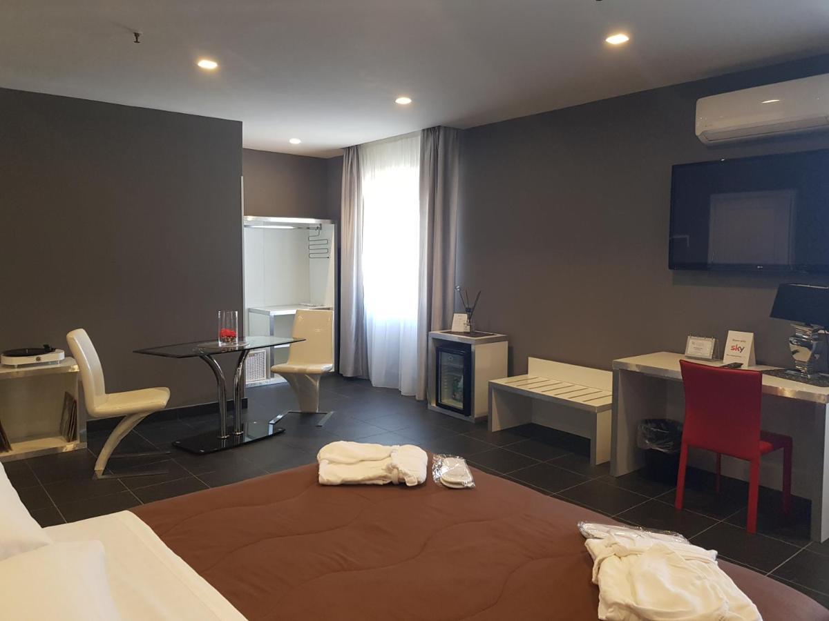 Hotel Europa Art Caserta Luaran gambar