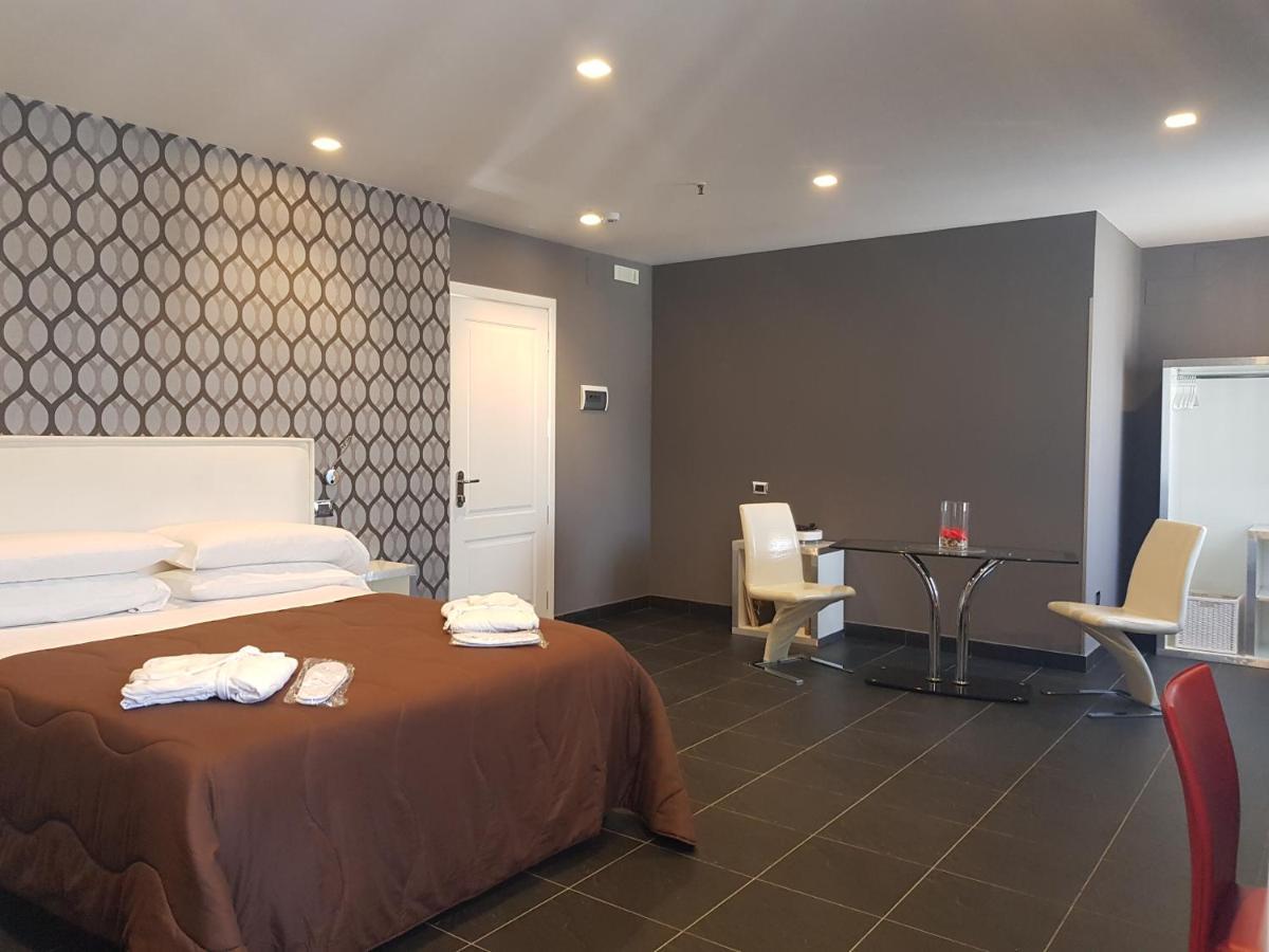 Hotel Europa Art Caserta Luaran gambar